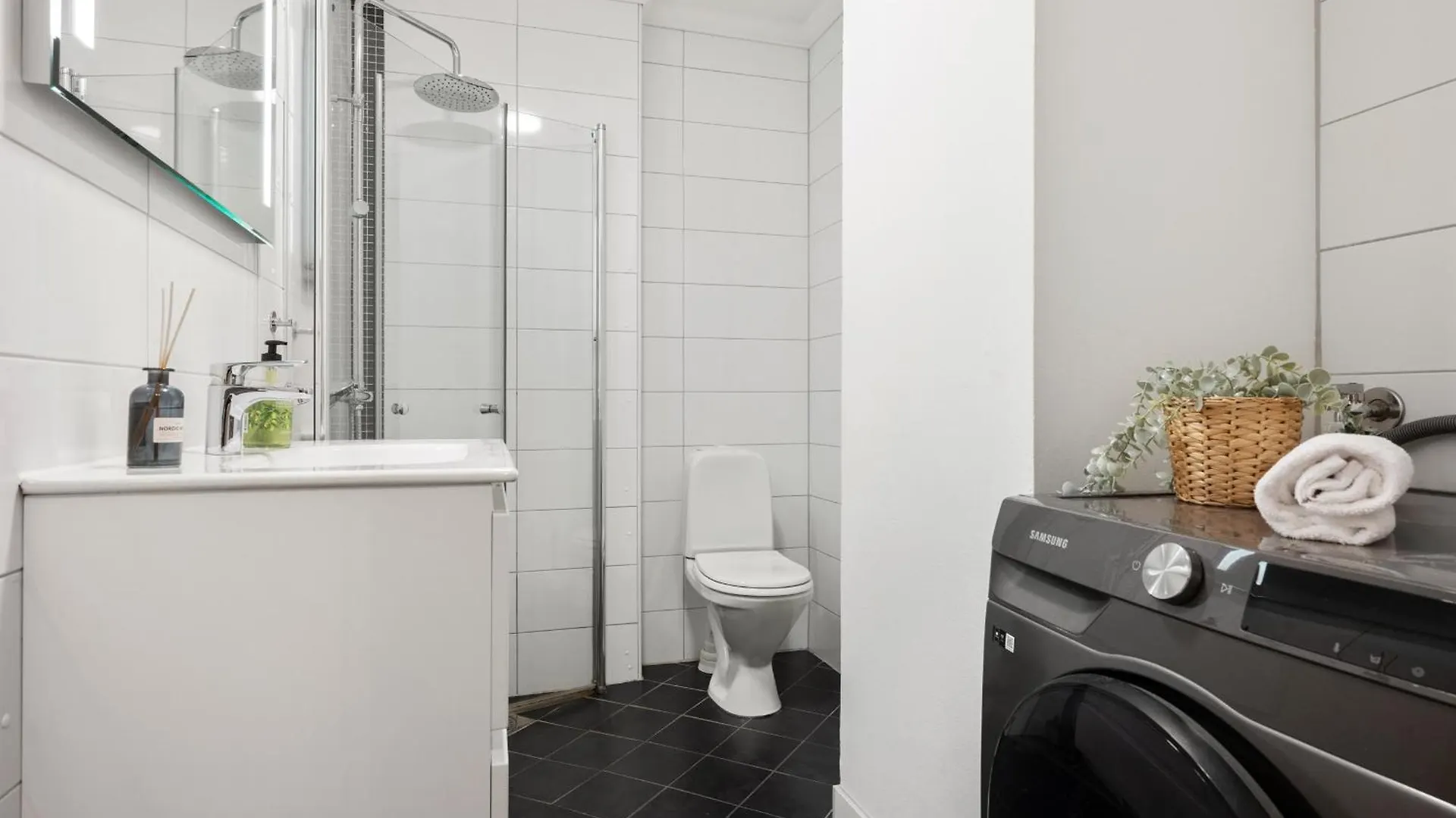 Apartamento New! Modern City Apt: Central W/ Private Entrence Bergen