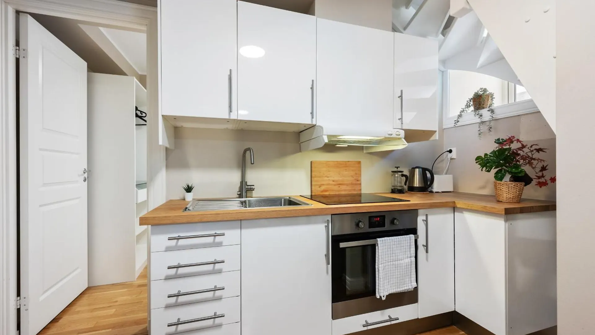 Apartamento New! Modern City Apt: Central W/ Private Entrence Bergen