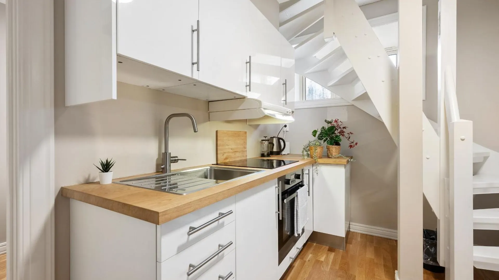 Apartamento New! Modern City Apt: Central W/ Private Entrence Bergen